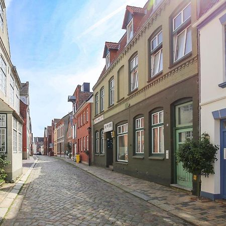 Altes Kontorhaus Kajuete Lägenhet Husum  Exteriör bild
